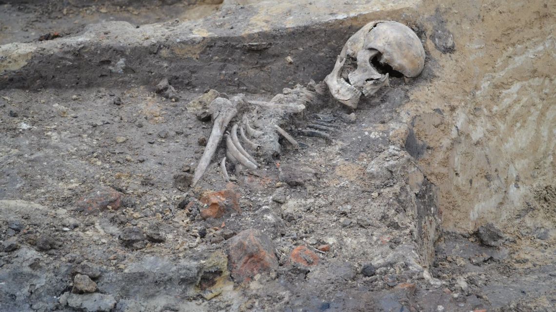 Ofiara zbrodni? Zasnął niedaleko Czechówki? Kolejne odkrycia na budowie lubelskiego szpitala