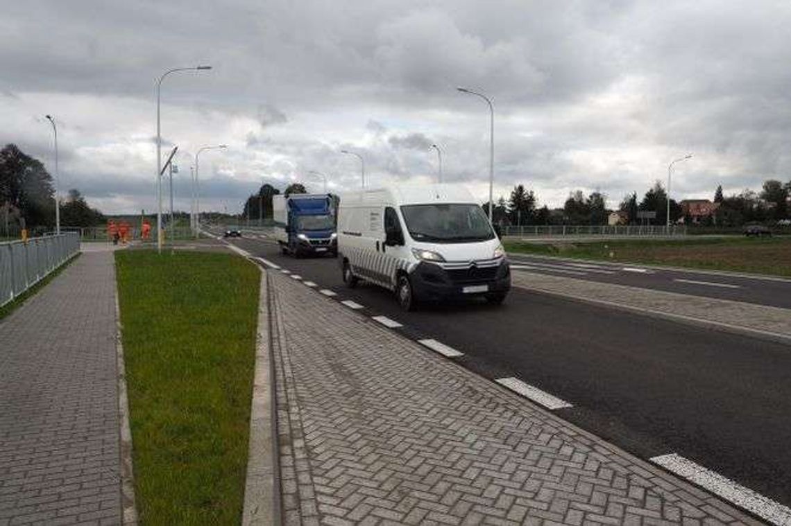 Oficjalnie otworzyli drogę. Kierowcy już dawną nią jeżdżą [zdjęcia]