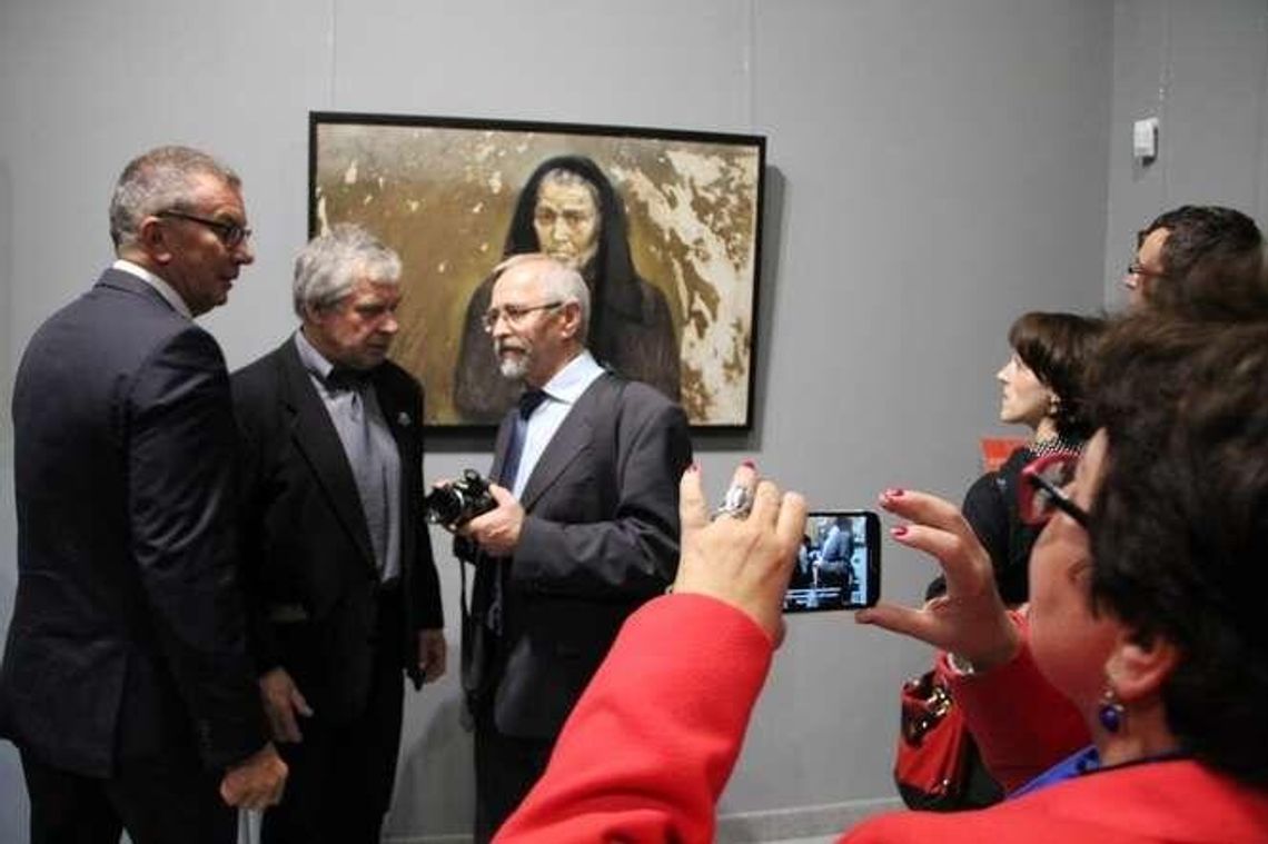 Oficyna Zachodnia: Kiedyś magazyn ze szpadlem, dzisiaj gabloty ze skrzypcami 