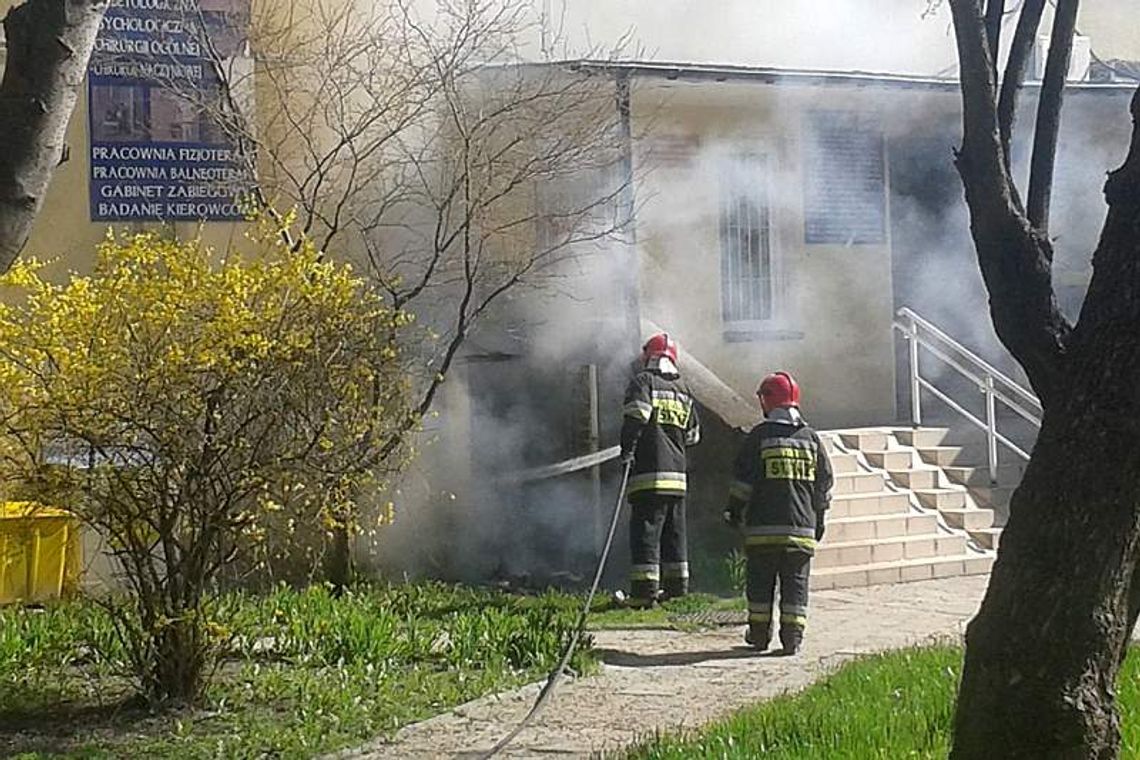 Ogień obok przychodni przy ul. Kalinowszczyzna. Paliły się śmieci