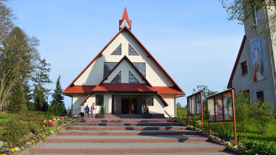 Ognisko koronawirusa w parafii pod Lublinem. Przyjmujący komunię powinni zgłosić się do sanepidu Ognisko koronawirusa w parafii pod Lublinem. Przyjmujący komunię powinni zgłosić się do sanepidu