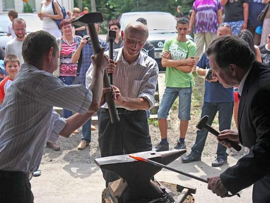Ogólnopolskie Warszaty Kowalskie w Wojciechowie: Kowale już rozpalili ogień