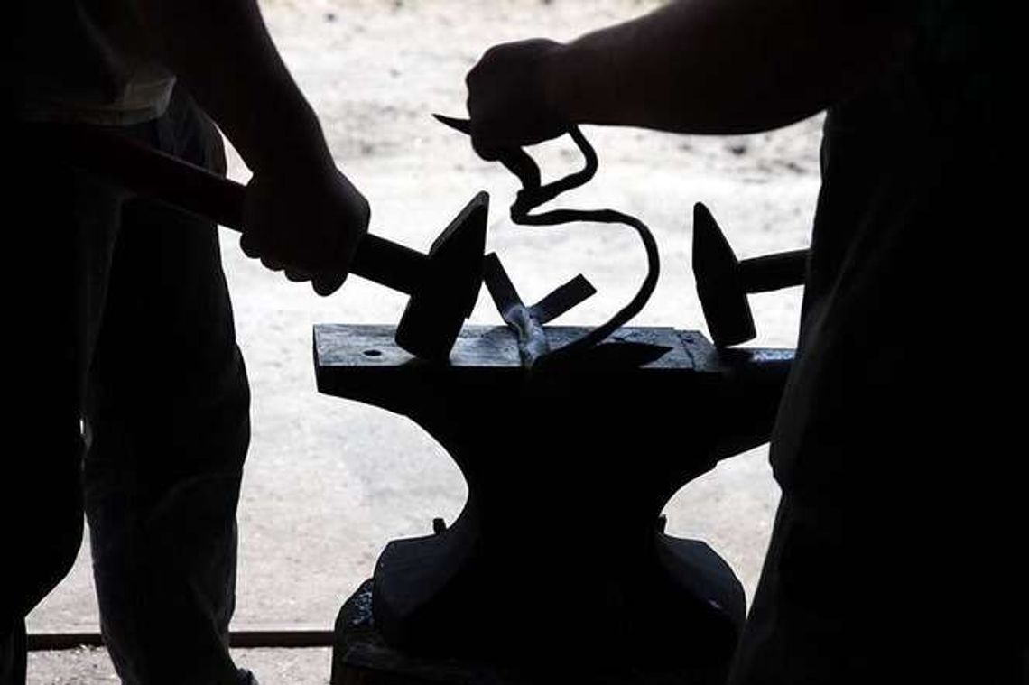 Ogólnopolskie Warsztaty Kowalskie w Wojciechowie. Kucharz i nauczyciel spotkają się nad kowadłem