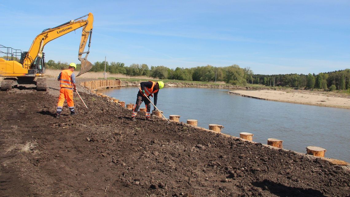 Ogromna wyrwa w Bugu zagrażała Jabłecznej. Ale znaleźli na to sposób Ogromna wyrwa w Bugu zagrażała Jabłecznej. Ale znaleźli na to sposób