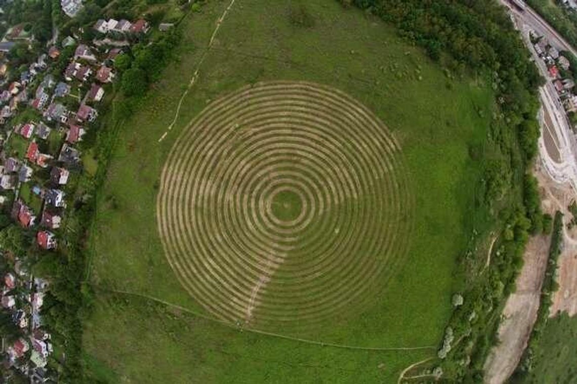 Ogromne kręgi na górkach czechowskich. „To znakomite miejsce na randkę” Ogromne kręgi na górkach czechowskich. „To znakomite miejsce na randkę”