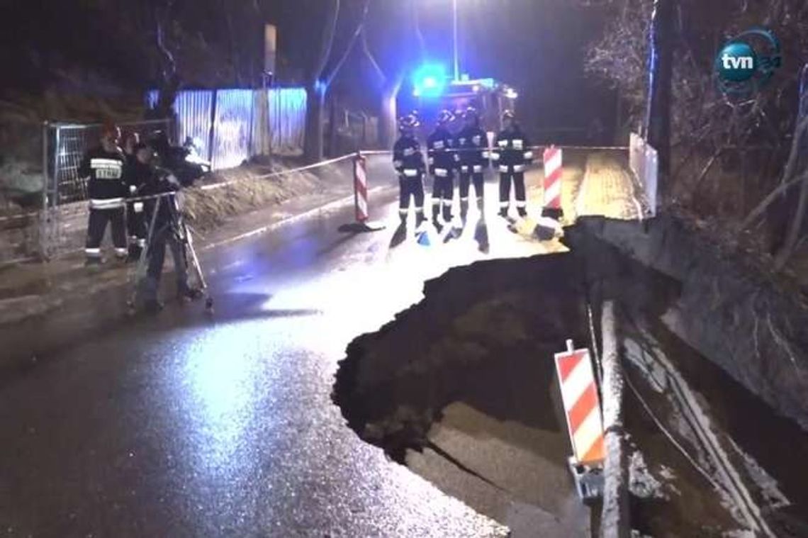 Ogromne osuwisko, 14 osób ewakuowano. "Jeden wielki huk, jakby trzęsienie ziemi" Ogromne osuwisko, 14 osób ewakuowano. "Jeden wielki huk, jakby trzęsienie ziemi"