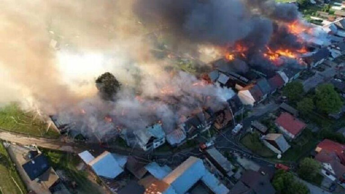 Ogromny pożar na Podhalu. Premier obiecuje pomoc pogorzelcom