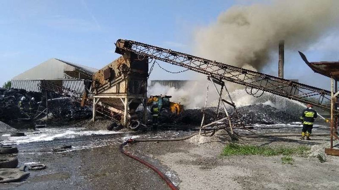 Ogromny pożar składowiska opon pod Lubartowem [wideo]