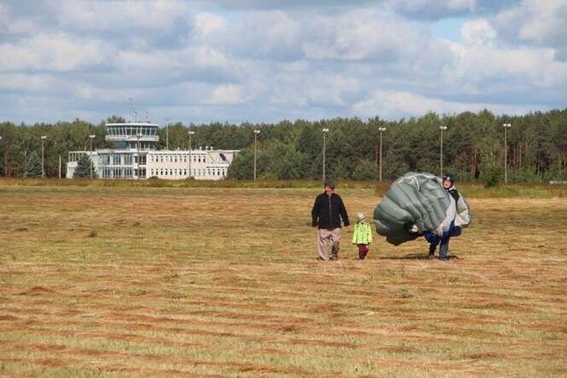 Ogromny teren po lotnisku nadal na sprzedaż. Cena wywoławcza? 32 mln zł