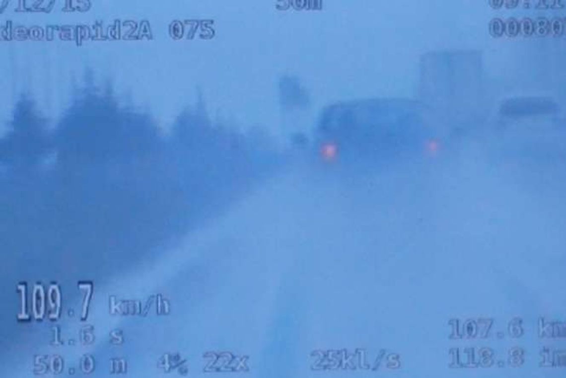 Ojciec po alkoholu wiózł dzieci do szkoły. Policja: Mówił, że się spieszy (wideo) Ojciec po alkoholu wiózł dzieci do szkoły. Policja: Mówił, że się spieszy (wideo)