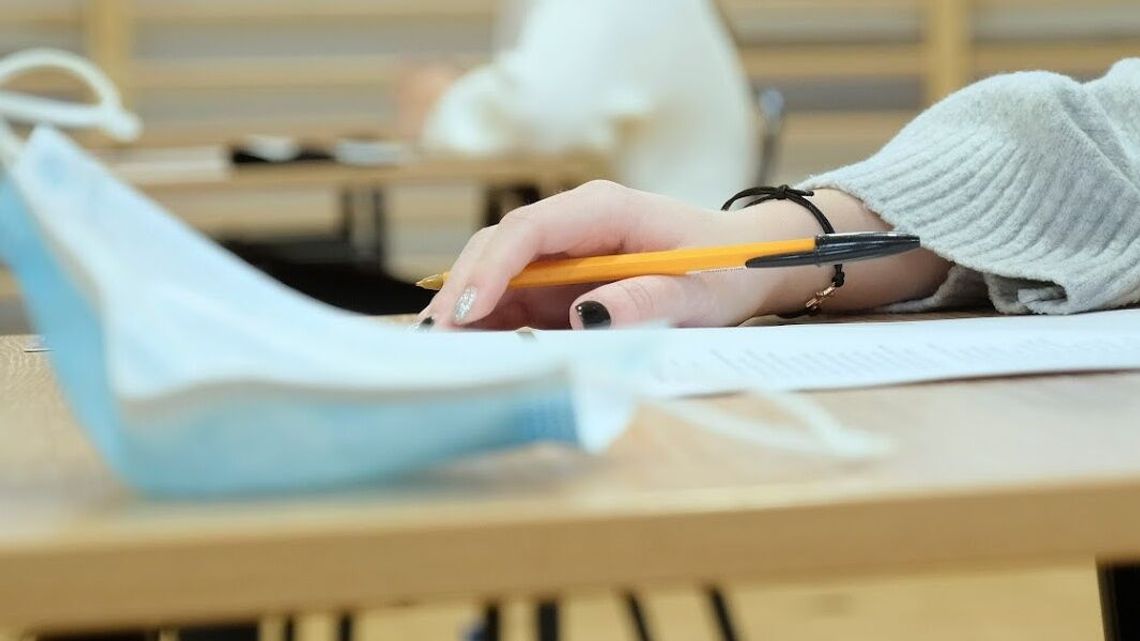 Około 100 uczniów na kwarantannie. Mieli kontakt z księdzem na lekcji religii