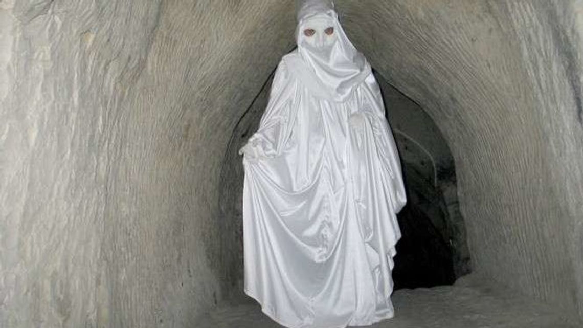 Okradali Ducha Bielucha. Zamiast do kasy, zabierali pieniądze z biletów dla siebie