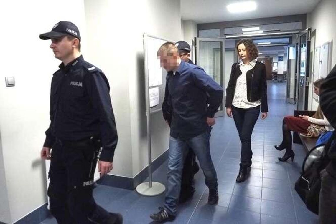 Okradł szalet miejski, groził koledze śmiercią. Zjadł mu jogurt i ciasto