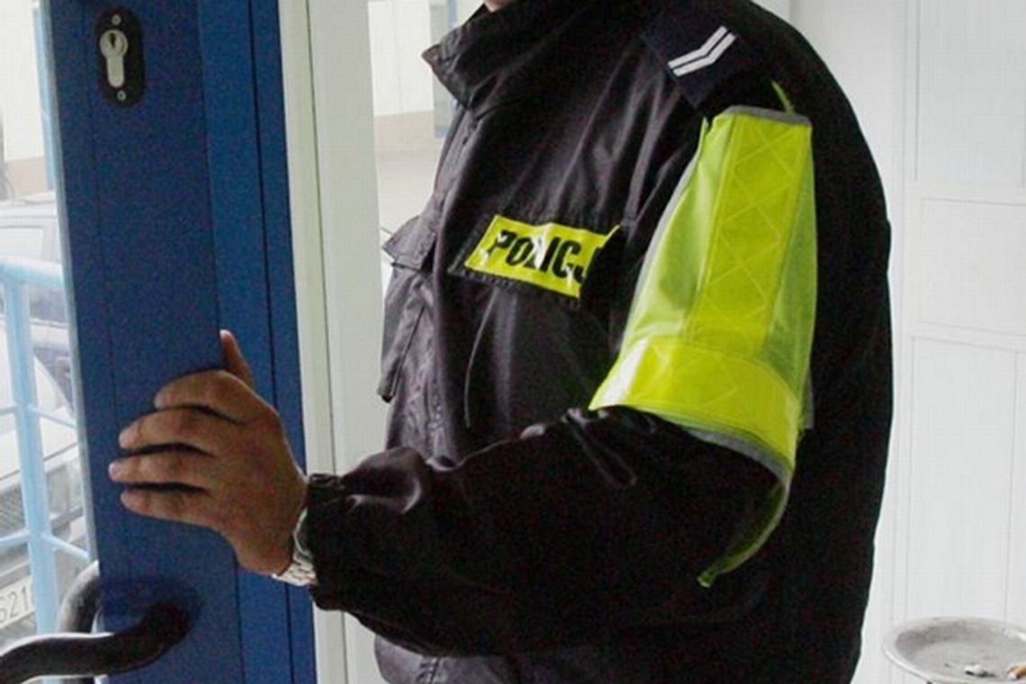 Okradła starszych ludzi. Wmówiła im, że sprzedaje kurtki