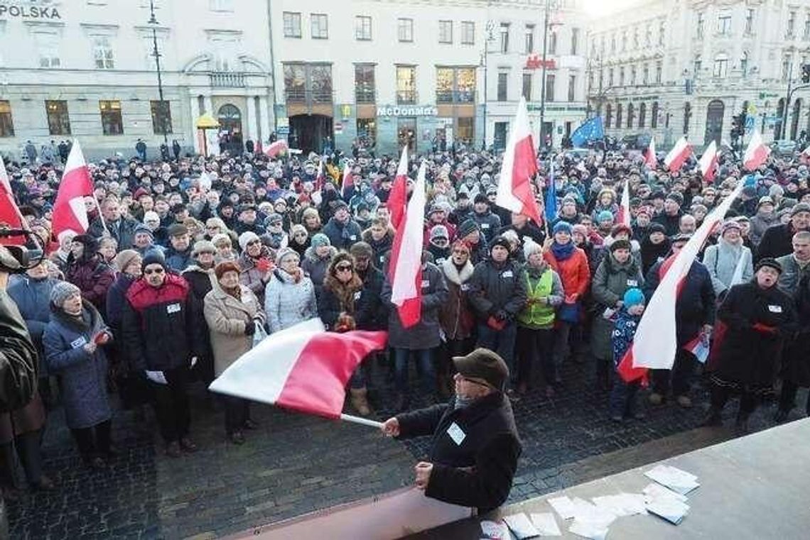 Okrzyki "Zabić ich!" w granicach wolności słowa. Awantury na pikietach KOD nie dla prokuratora Okrzyki "Zabić ich!" w granicach wolności słowa. Awantury na pikietach KOD nie dla prokuratora