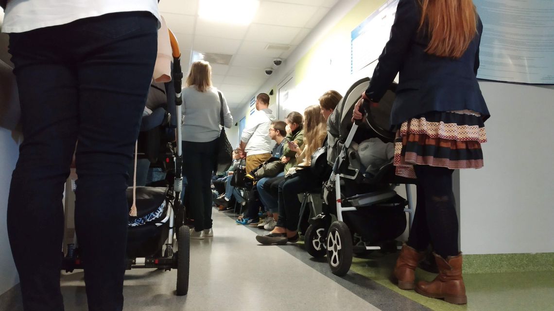 Okulistyka na Chmielnej Lublin: Chaos i długie kolejki rodziców z noworodkami