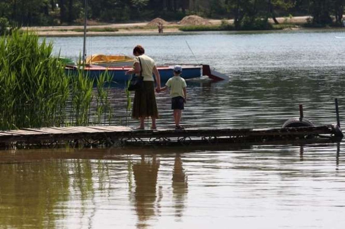 "Okuninka nie będzie kurortem uzdrowiskowym". Radni uchylili uchwałę ws. ciszy nocnej nad jez. Białym