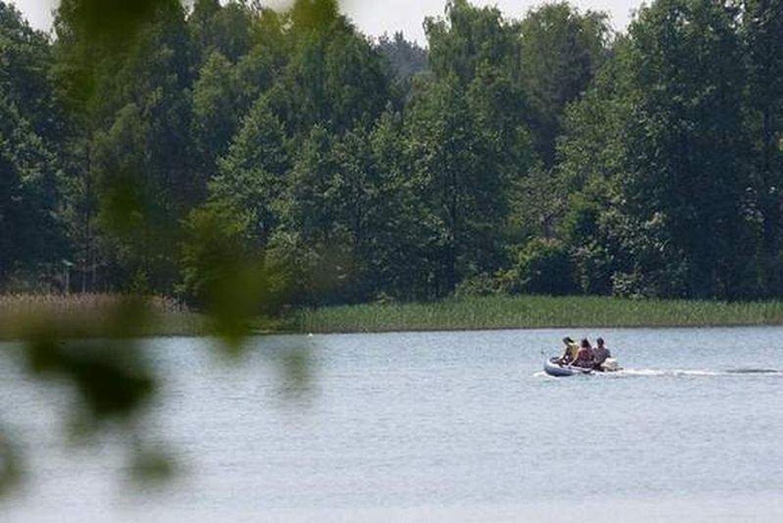 Okuninka: Zasnął na plaży i zmarł. Policjanci chcą ustalić jego tożsamość