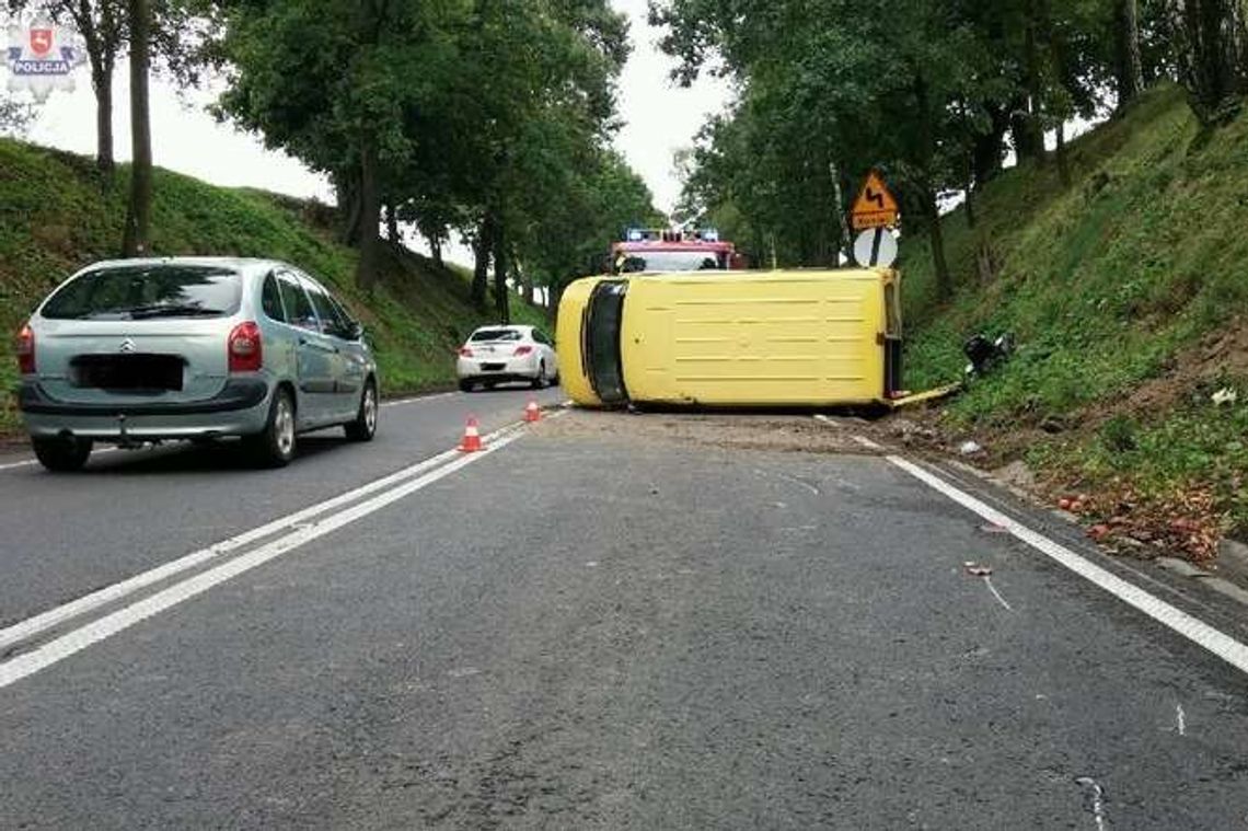 Olbięcin: wypadek busa na drodze nr 74. Są poszkodowani