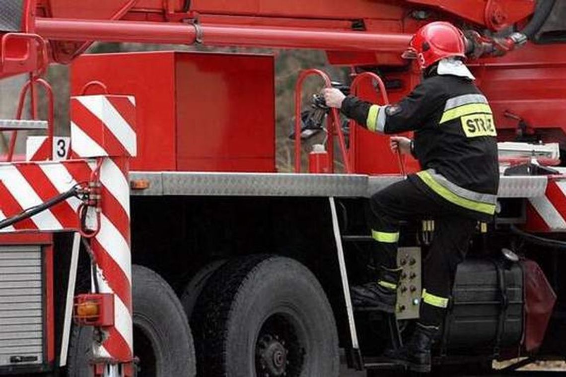 Olej napędowy na drodze. 20-kilometrowa plama