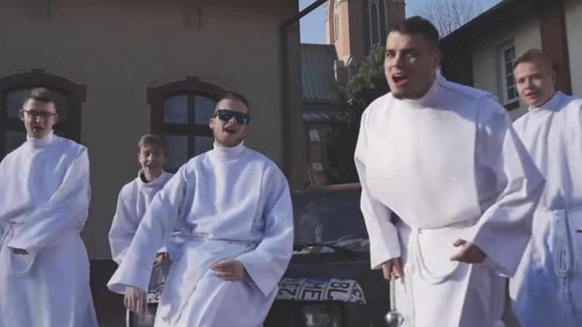 „Ona by tak chciała służyć ze mną”. Ministranci nagrali cover znanej piosenki