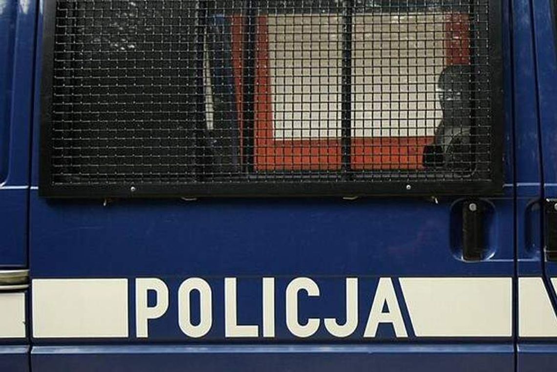 Ona go nie chciała, więc sięgnął po broń