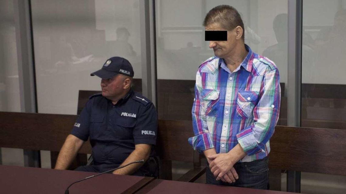"Ona piła, on miał dość". 56-latek oskarżony o uduszenie żony