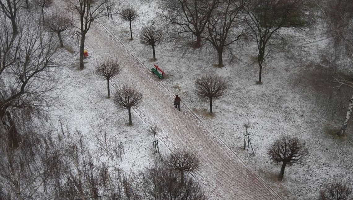 Opady marzącego deszczu ze śniegiem lub mokrego śniegu. Ostrzeżenie synoptyków