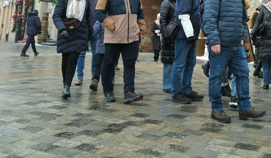 Opady marznące i... roztopy. IMGW ostrzega