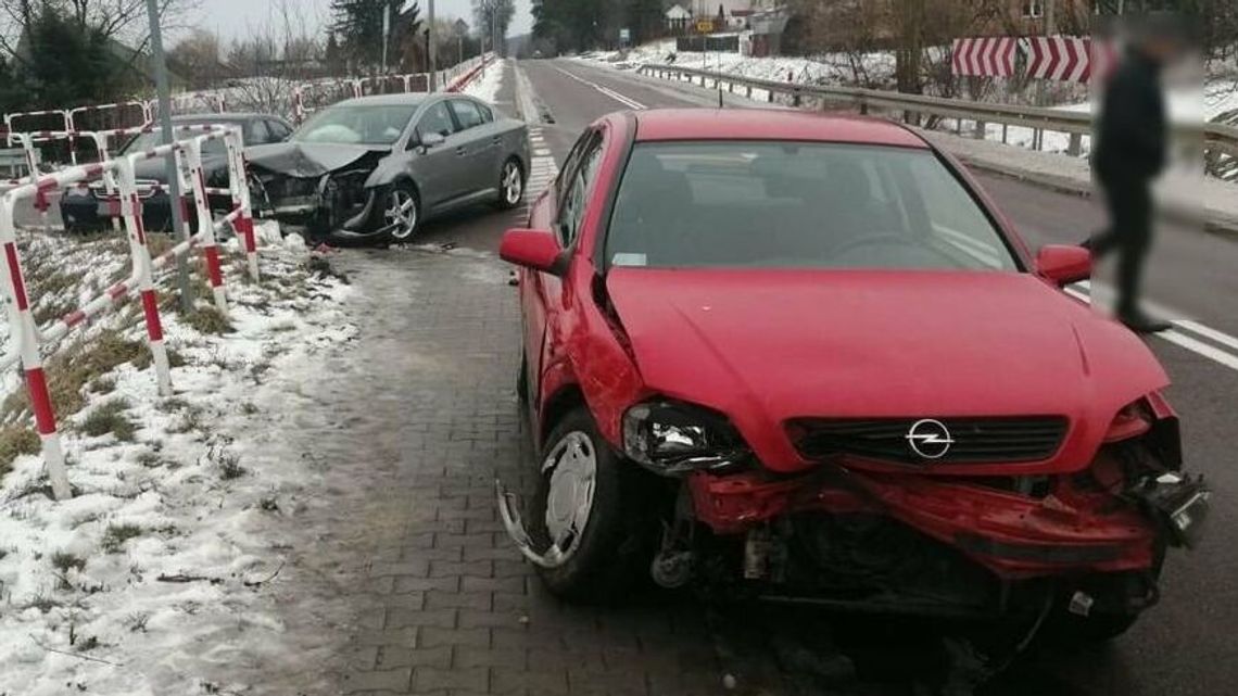 Opel w toyotę, a toyota w mercedesa. Jedna osoba ranna