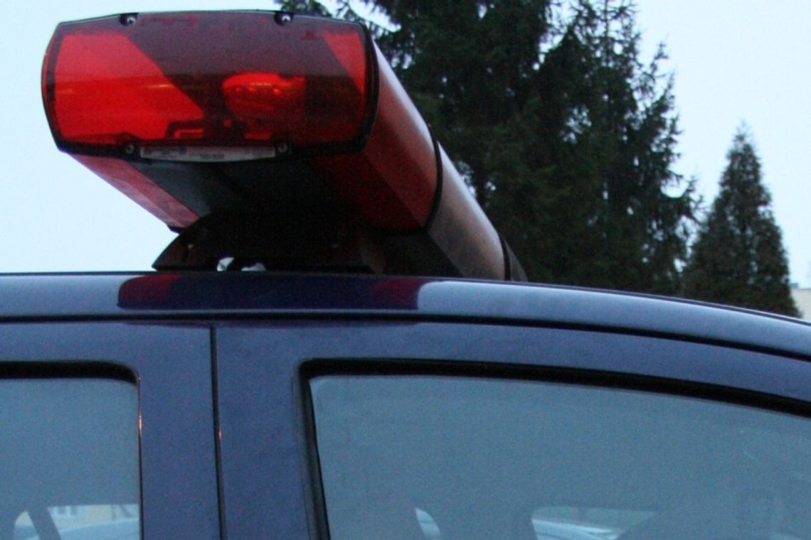 Opel złamał latarnię na ul. Diamentowej w Lublinie Opel złamał latarnię na ul. Diamentowej w Lublinie