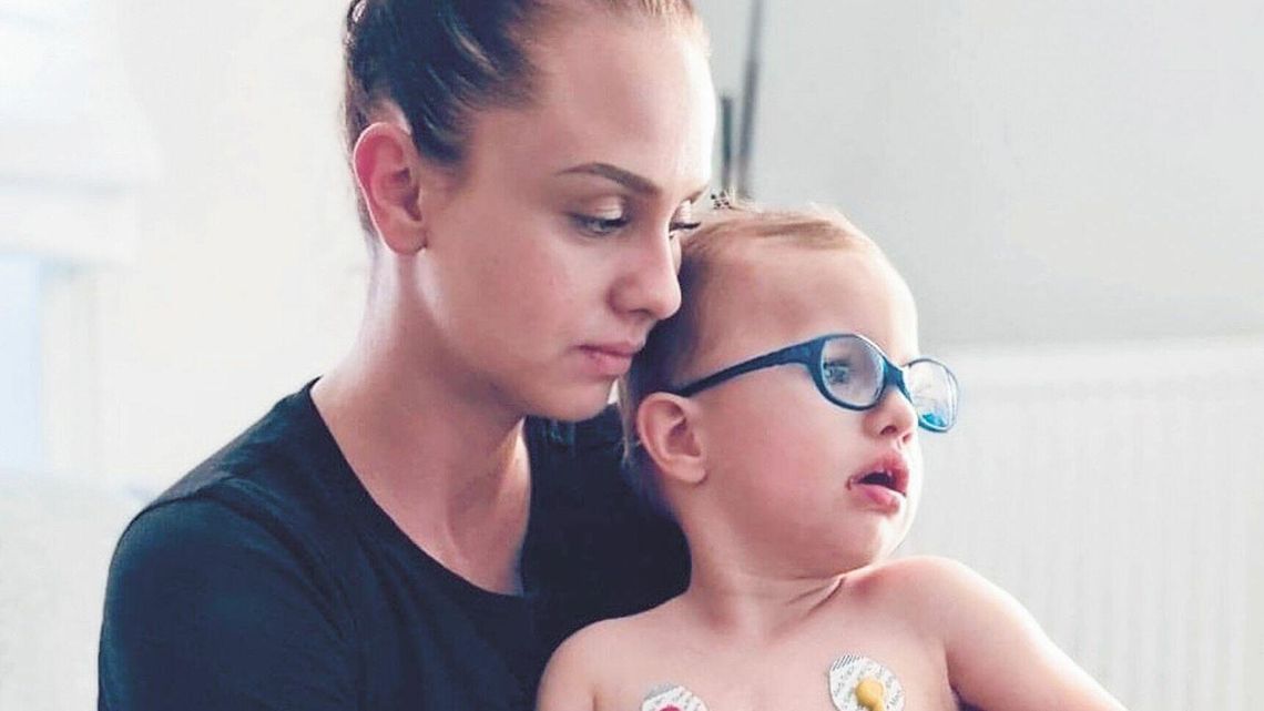 Operacja Olka nagle podrożała. "Dziura w sercu", a teraz kurs dolara