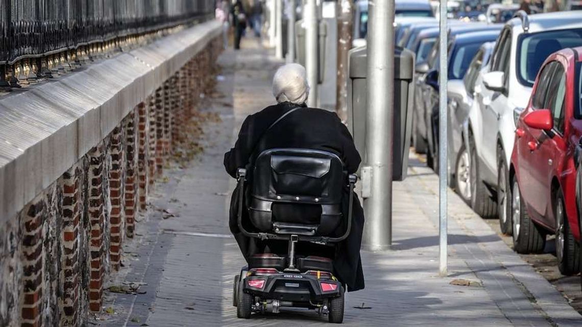 Opiekunkę zatrudnię. Zarobić można nawet 1700 euro na rękę Opiekunkę zatrudnię. Zarobić można nawet 1700 euro na rękę