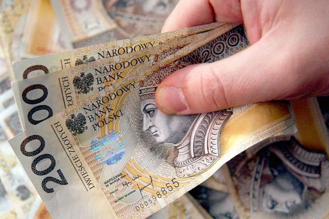 Opłacali rachunki, ale pieniądze trafiały do jej kieszeni Opłacali rachunki, ale pieniądze trafiały do jej kieszeni