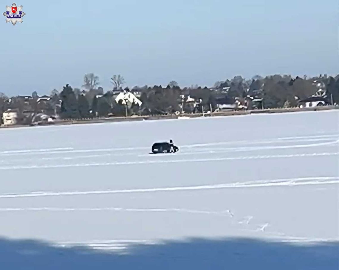 Oplem ślizgał się na Zalewie Zemborzyckim. Ryzykant stanie przed sądem Oplem ślizgał się na Zalewie Zemborzyckim. Ryzykant stanie przed sądem
