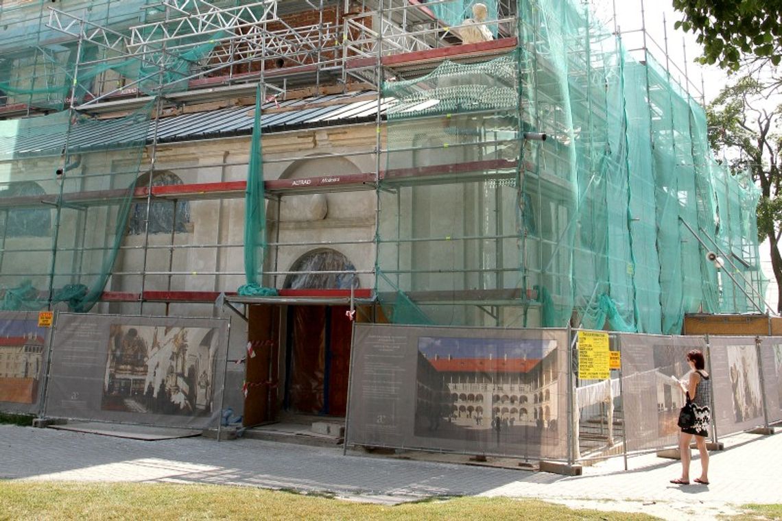 Opole Lubelskie: perła baroku z kamerami