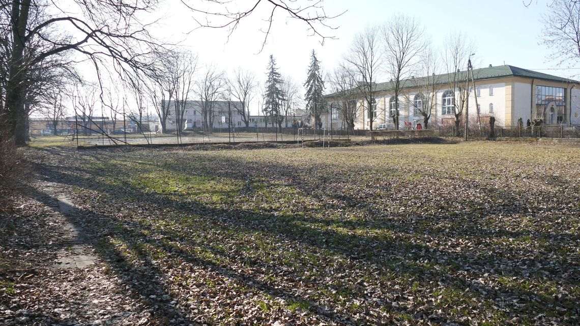 Opole Lubelskie: Teraz jest ściernisko, będzie nowe boisko Opole Lubelskie: Teraz jest ściernisko, będzie nowe boisko