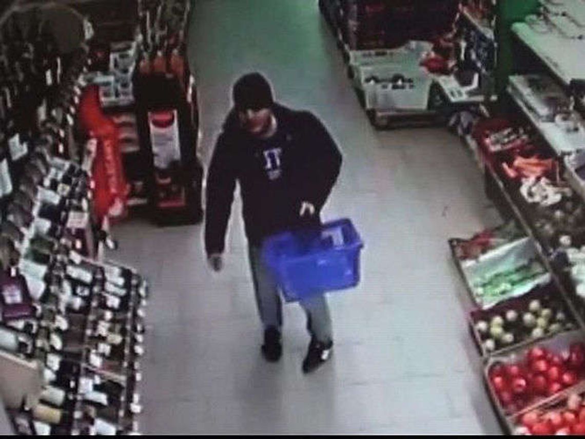 Opole Lubelskie: Ukradli alkohol. Złodziei szuka policja Opole Lubelskie: Ukradli alkohol. Złodziei szuka policja