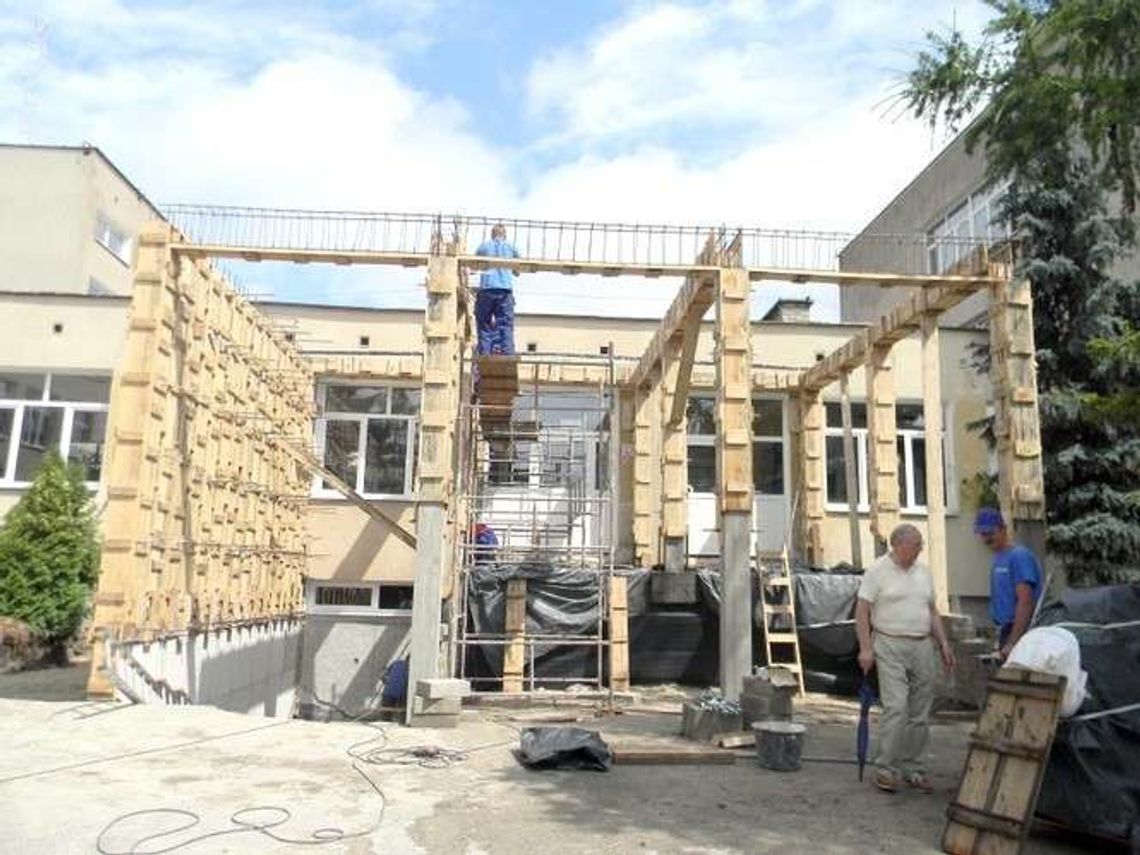 Opole Lubelskie: W nowy rok szkolny po nowych schodach