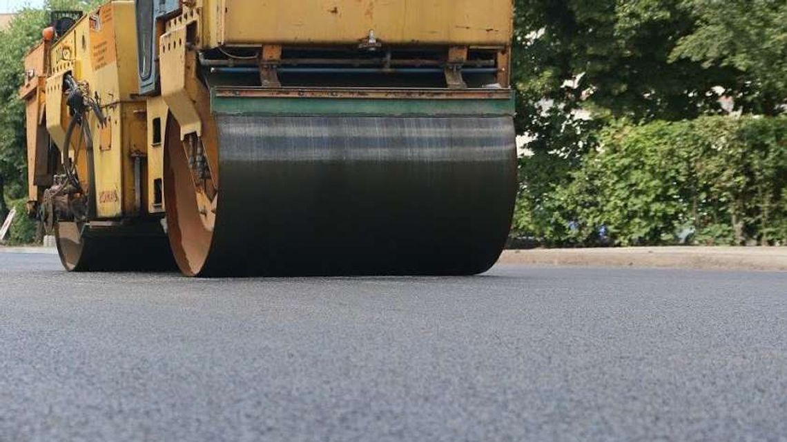 Opole Lubelskie: Wiejskie drogi. Po remoncie i przed