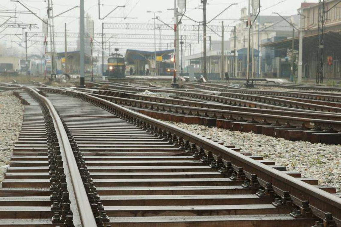 Opóźnienia pociągów po opadach marznącego deszczu Opóźnienia pociągów po opadach marznącego deszczu
