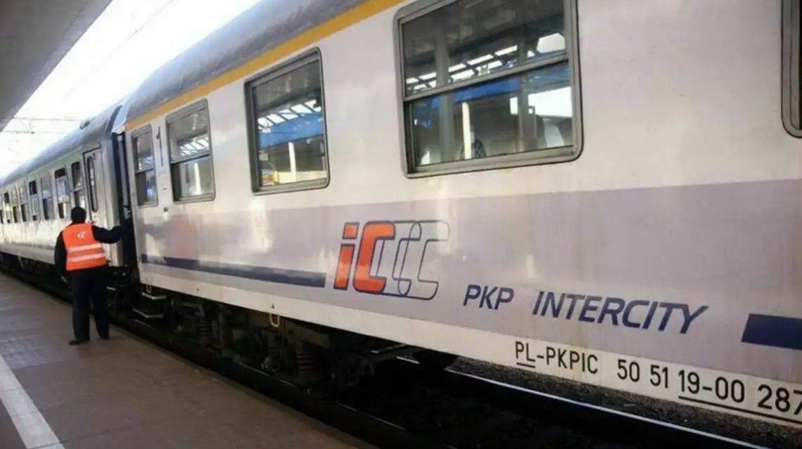 Opóźnienia w komunikacji miejskiej i na kolei. Przyczyną trudne warunki pogodowe Opóźnienia w komunikacji miejskiej i na kolei. Przyczyną trudne warunki pogodowe