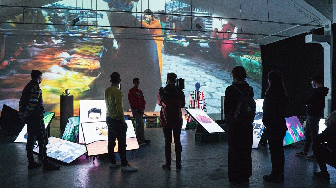 Oprowadzanie po wystawie "Napad na bazar 2" w Labiryncie Oprowadzanie po wystawie "Napad na bazar 2" w Labiryncie