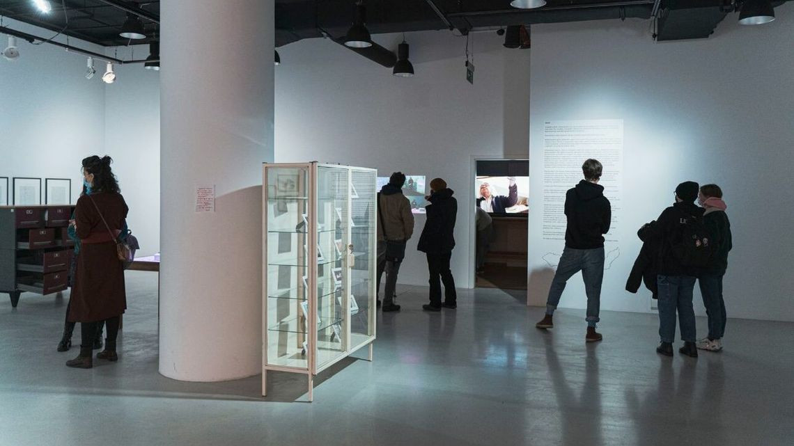 Oprowadzanie po wystawie "Powiększenie 3" w Galerii Labirynt