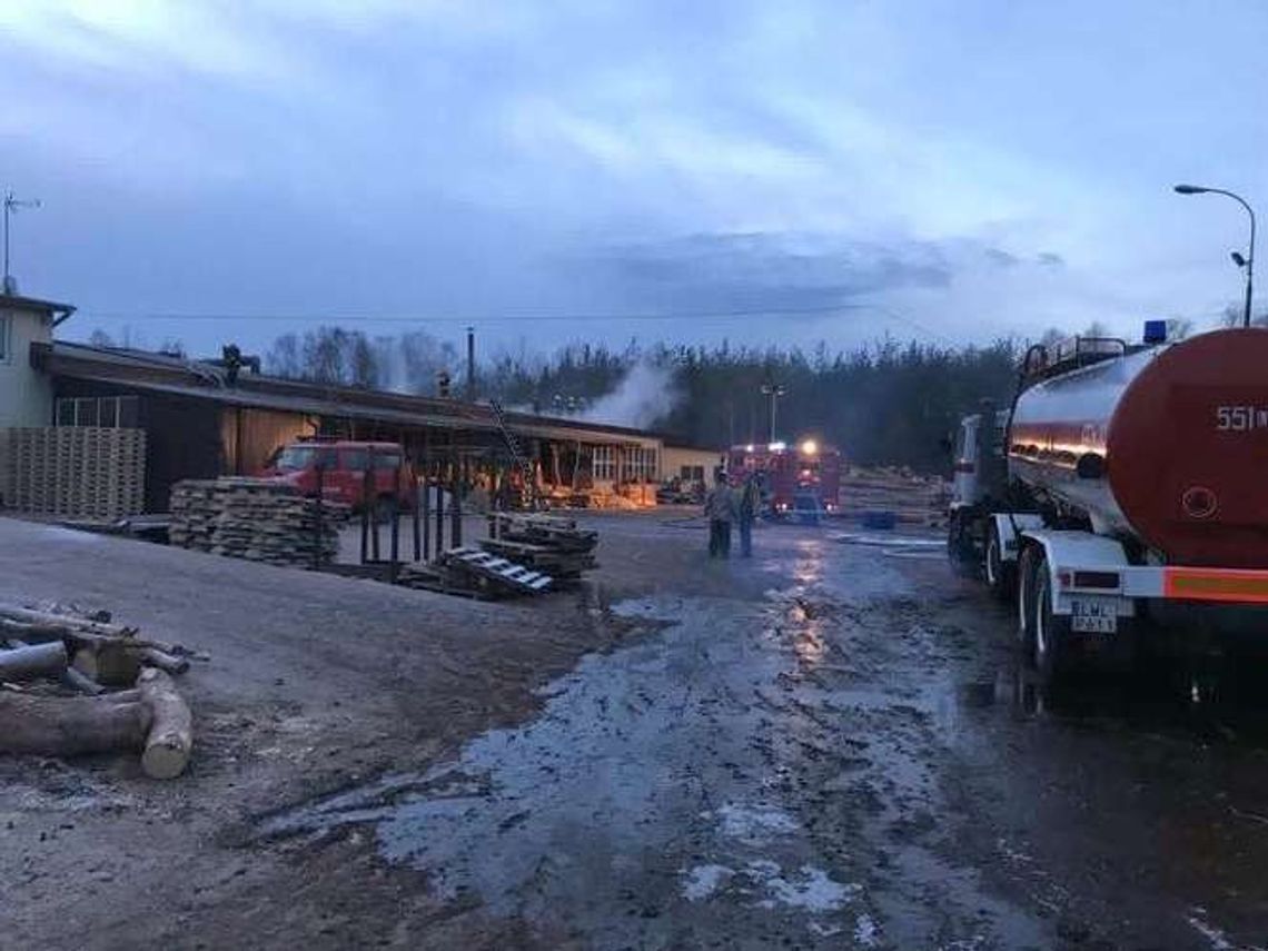 Orchówek: Kilkaset tysięcy zł strat po pożarze w fabryce Orchówek: Kilkaset tysięcy zł strat po pożarze w fabryce