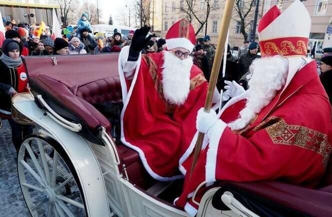 Orszak św. Mikołaja przeszedł ulicami Lublina. Już po raz trzeci. "Fajny ten Mikołaj!"