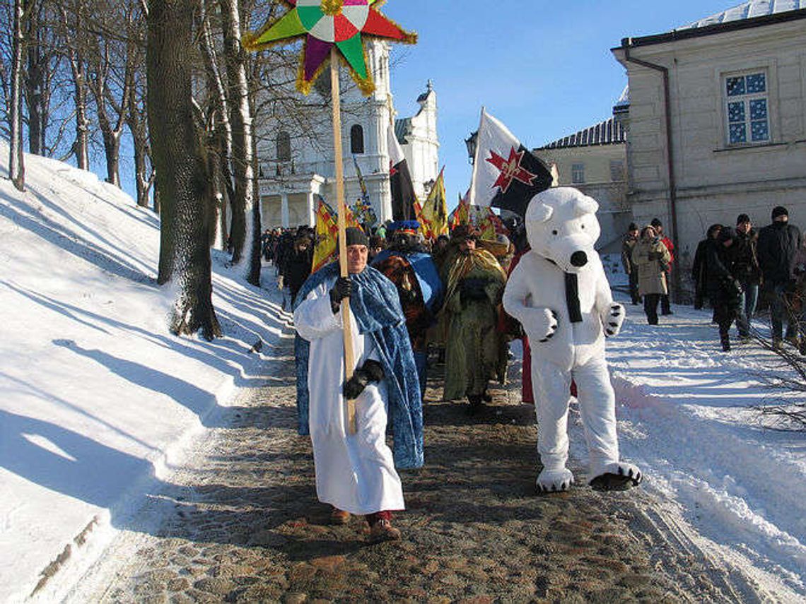 Orszak Trzech Króli w Chełmie. Mędrcy szli z niedźwiedziem