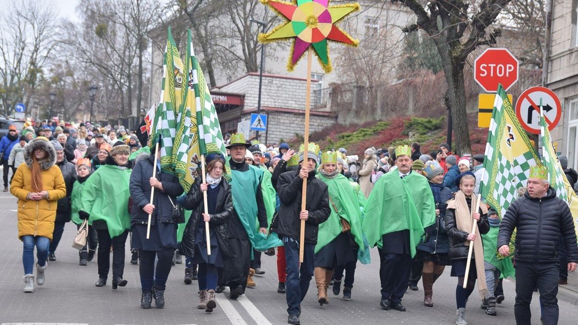Orszak Trzech Króli w Chełmie. Uroczysty pochód zakończony wspólnym kolędowaniem [zdjęcia]