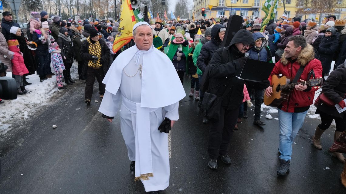 Orszak Trzech Króli. W Świdniku pojawiła się postać Jana Pawła II [zdjęcia]