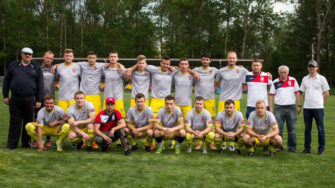 Orzeł Urzędów awansował do okręgówki dzięki bramce Tomasza Janczarka